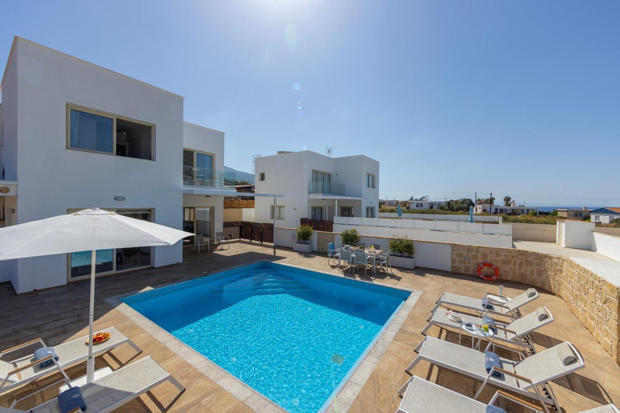 Diana Seaside Villas Pomos Bagian luar foto